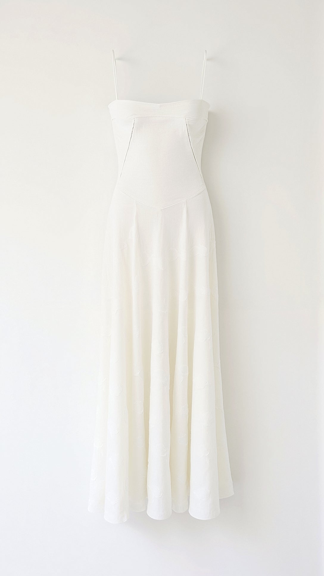Elegant Women's Maxi Dress | Slip Silhouette for Special Occasions 2